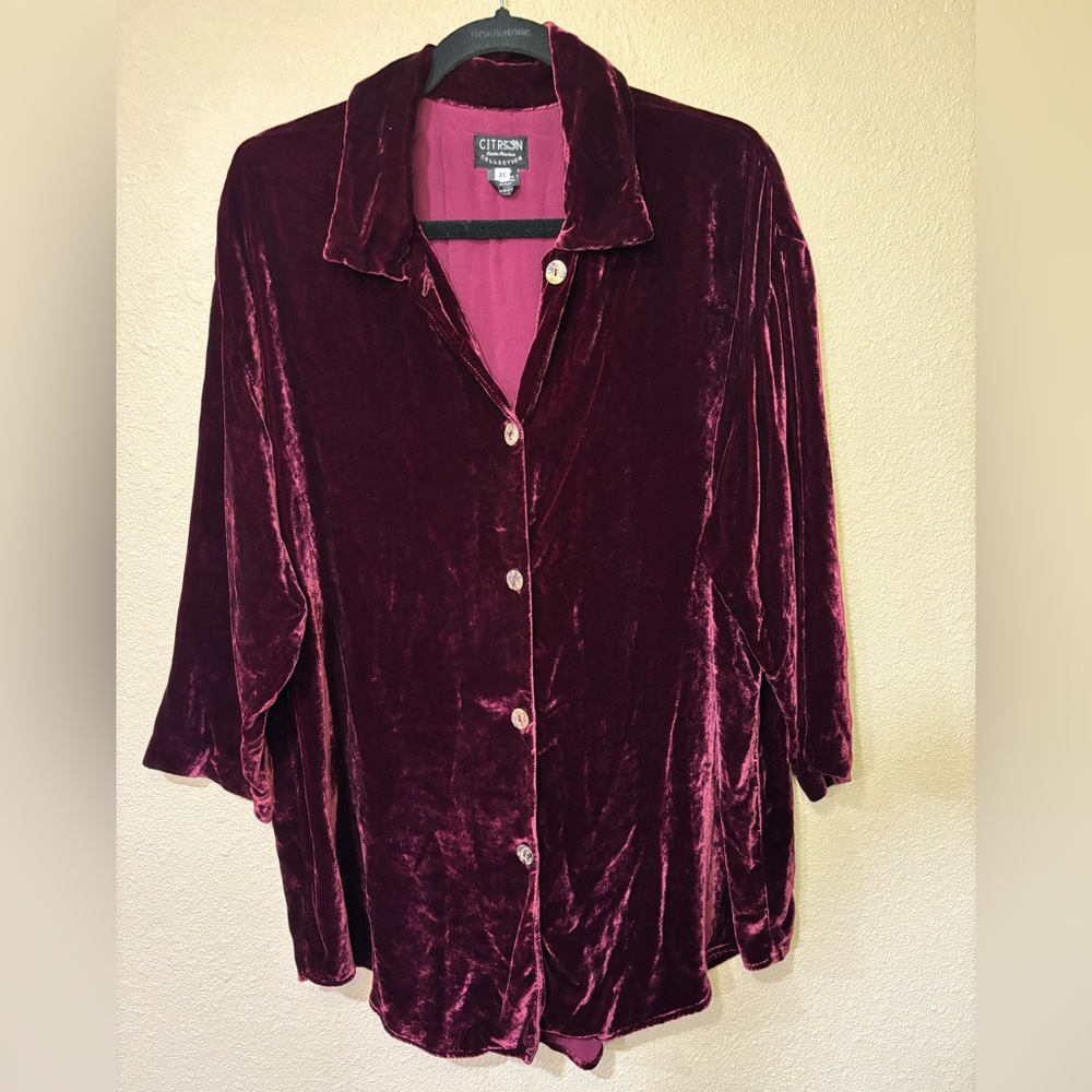 Vintage Citron Santa Monica collection Burgundy Velvet Button-Front Women's Top